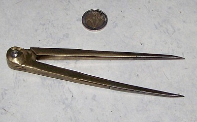 compas bronze et acier.jpg