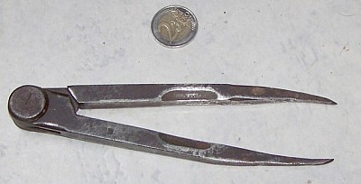 compas forgé branches droites 2.jpg