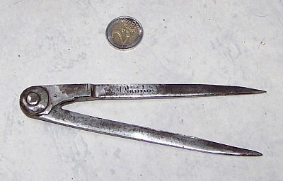 compas forgé branches droites.jpg