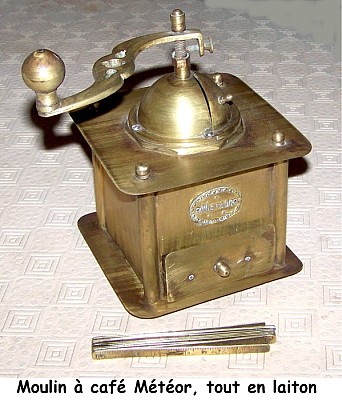 Moulin à café Météor tout en laiton.jpg