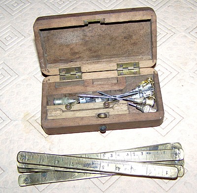 seringues, étui à seringue, en bois (12).jpg